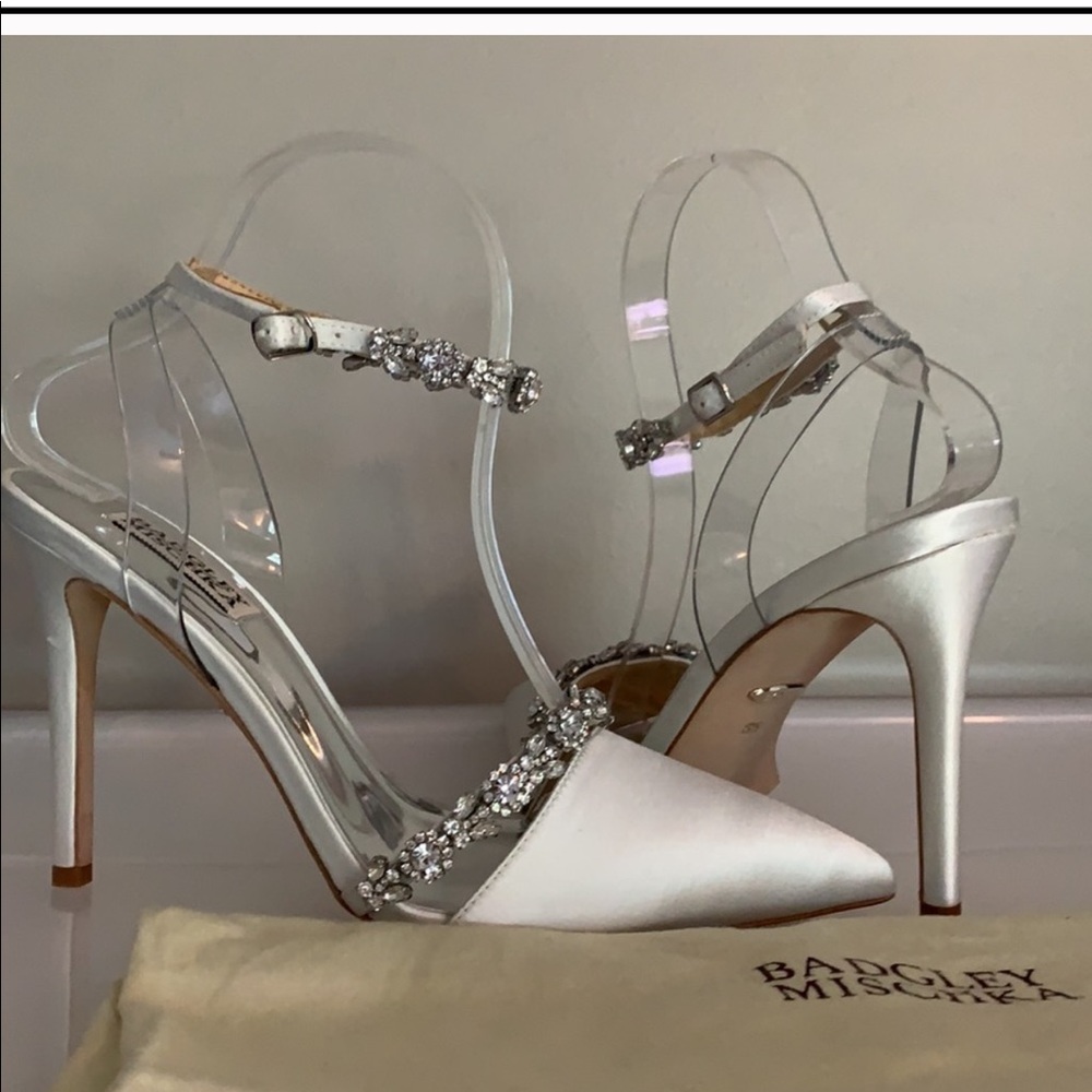 Badgley mischka adeline pump